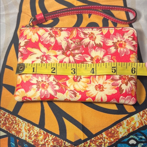 Coach Double Zip Wallet With Vintage Daisy Script Print - Picture 10 of 12